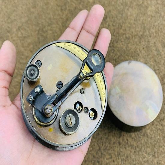 Старинный морской латунный секстант Винтажный морской британский армейский карманный подарочный ящик ручной работы секстант
Старинный морской латунный секстант Винтажный морской британский армейский карманный подарочный ящик ручной работы секстант