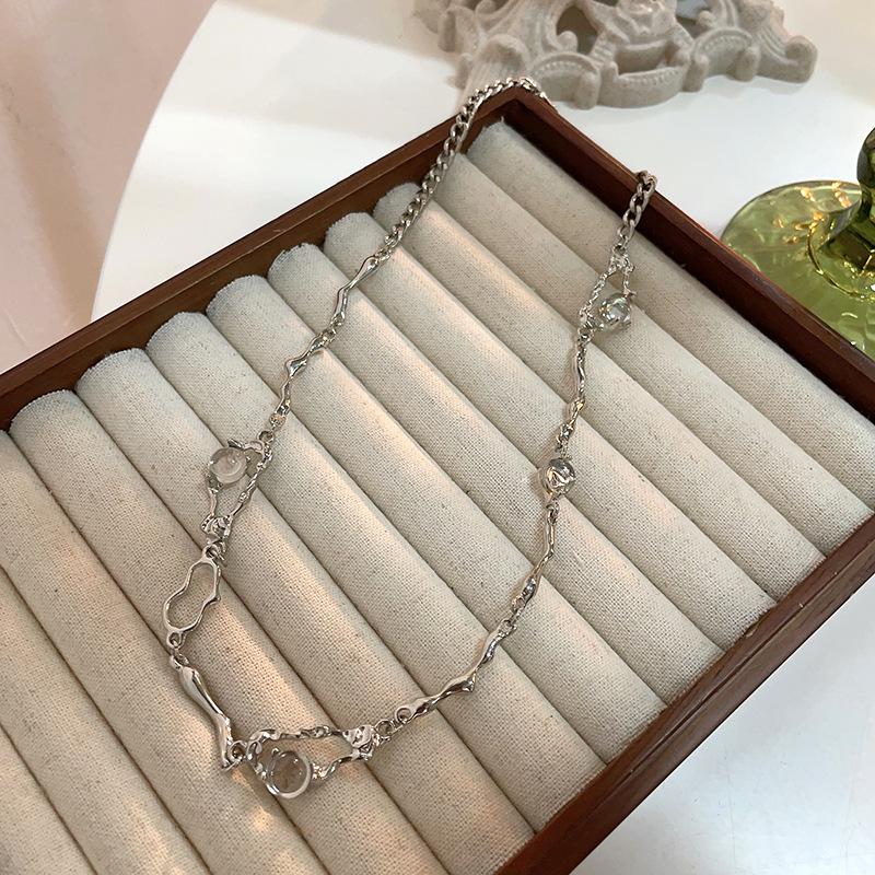 French Irregular Moonstone Clavicle Chain: High-Design, Light Luxury Accessory for Women B897
French Irregular Moonstone Clavicle Chain: High-Design, Light Luxury Accessory for Women B897