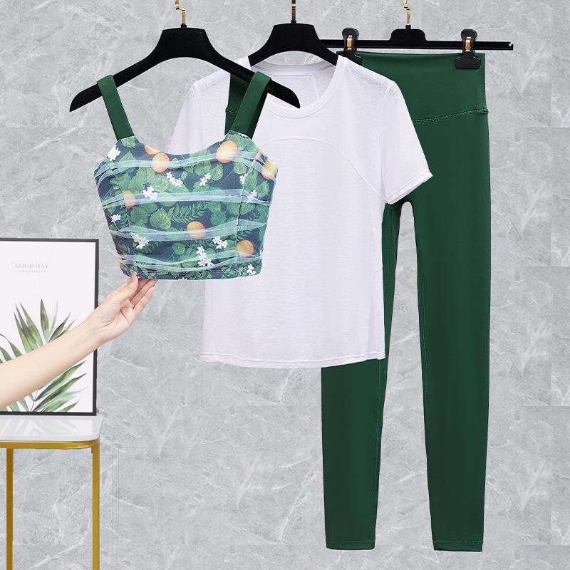 Women s Spring/Summer Yoga Suit Set: Sports Vest with Chest Pad, Slim Fit, Fashionable for Running and Fitness. M
Women s Spring/Summer Yoga Suit Set: Sports Vest with Chest Pad, Slim Fit, Fashionable for Running and Fitness. M