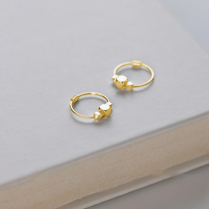 Simple smooth broken silver earrings Hipster broken silver a few taels ear buckles Personalized versatile small square earrings ear buckles
Simple smooth broken silver earrings Hipster broken silver a few taels ear buckles Personalized versatile small square earrings ear buckles