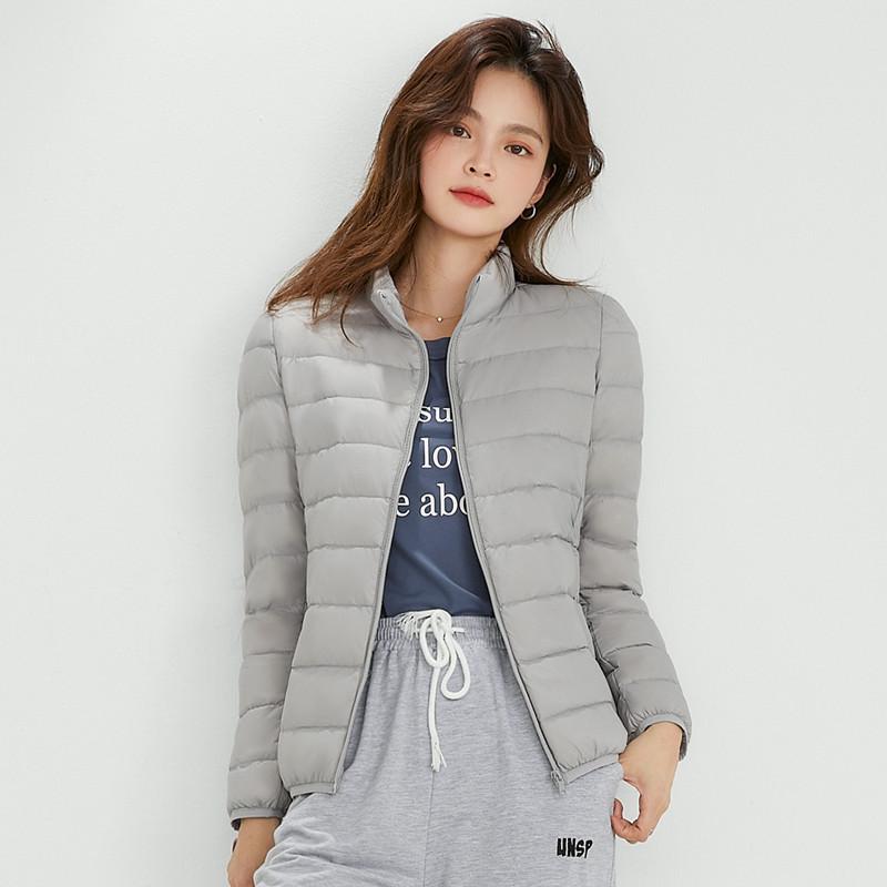 Женская легкая куртка из пуха белой утки на осень/зиму 2025 года, короткая, со стойкой и приталенного силуэта. 2XL (125-140 lbs)
Женская легкая куртка из пуха белой утки на осень/зиму 2025 года, короткая, со стойкой и приталенного силуэта. 2XL (125-140 lbs)