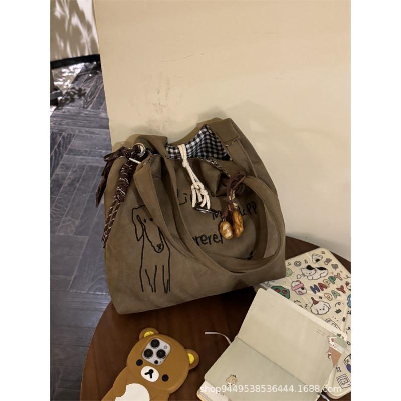 New embroidered puppy deerskin fleece shoulder bag retro large-capacity student commuting tote bag
New embroidered puppy deerskin fleece shoulder bag retro large-capacity student commuting tote bag