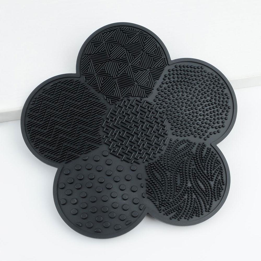 1 шт. Силиконовый коврик для чистки кистей для макияжа, подушечка для очистки кистей для макияжа в форме цветка, портативный очиститель для кистей для макияжа с присоской чёрный
1 шт. Силиконовый коврик для чистки кистей для макияжа, подушечка для очистки кистей для макияжа в форме цветка, портативный очиститель для кистей для макияжа с присоской чёрный