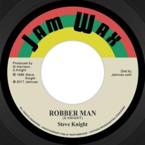 7inch Record STEVE KNIGHT - Robber Man / Version JAMWAX19 Jamwax 2017 Europe Reggae, Ska & Dub
7inch Record STEVE KNIGHT - Robber Man / Version JAMWAX19 Jamwax 2017 Europe Reggae, Ska & Dub
