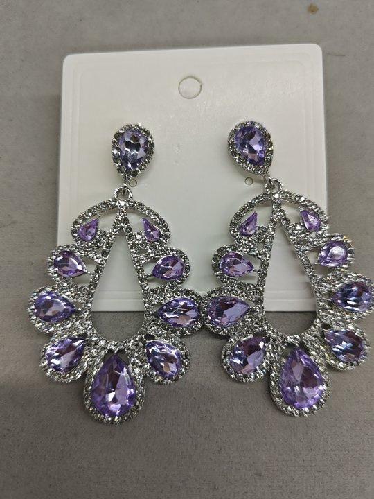 Silver needle with diamonds, water drop hollow earrings,exaggerated fashion retro temperament earrings, light luxury high-end earrings, women
Silver needle with diamonds, water drop hollow earrings,exaggerated fashion retro temperament earrings, light luxury high-end earrings, women