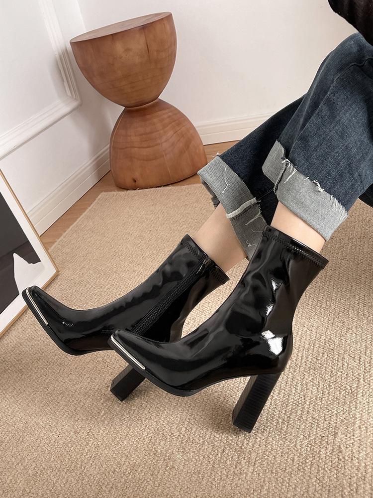 Kendall Martin Лакированная кожа Массивный каблук Квадратный носок Низкие Скинни ботинки для женщин - Осень/Зима Size 40
Kendall Martin Лакированная кожа Массивный каблук Квадратный носок Низкие Скинни ботинки для женщин - Осень/Зима Size 40