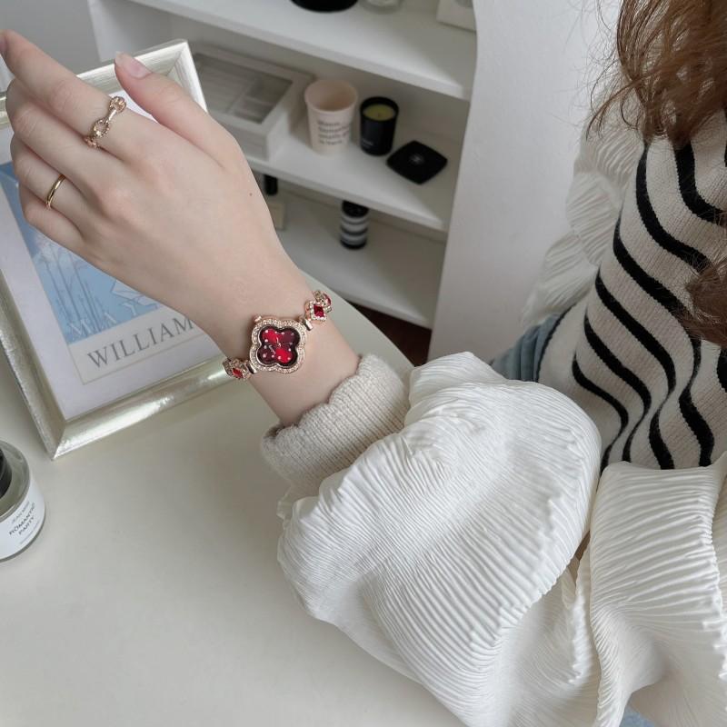 Продвинутые женские часы с браслетом в виде лепестка клевера, простые и модные кварцевые женские часы красный
Продвинутые женские часы с браслетом в виде лепестка клевера, простые и модные кварцевые женские часы красный