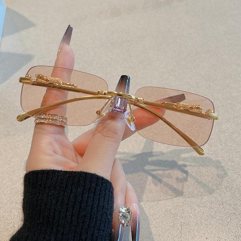 New Frameless Square Sunglasses Fashion Personalized Leopard Eyeglasses Women Fashionable Eyewear Uv400 1PC
New Frameless Square Sunglasses Fashion Personalized Leopard Eyeglasses Women Fashionable Eyewear Uv400 1PC