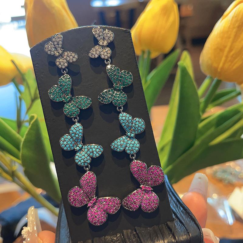 Летние новые красочные серьги-бабочки для танцев с красочной циркониевой микроинкрустацией, длинные элегантные и модные женские серьги
Летние новые красочные серьги-бабочки для танцев с красочной циркониевой микроинкрустацией, длинные элегантные и модные женские серьги