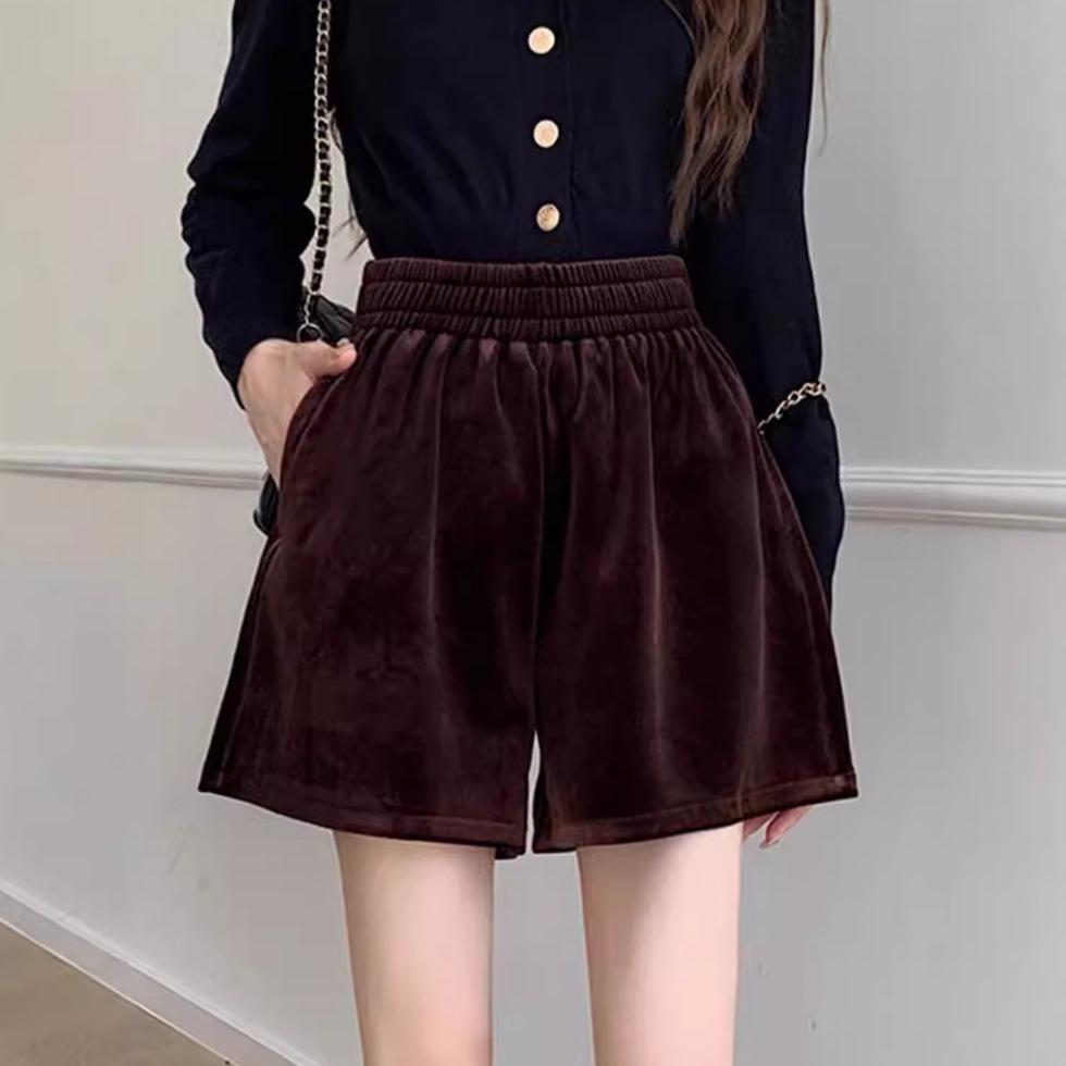 Women s Black Velvet A-Line Bootcut Shorts - 2024 Winter, European Style, Casual Loose Fit with Tight Waist. XS
Women s Black Velvet A-Line Bootcut Shorts - 2024 Winter, European Style, Casual Loose Fit with Tight Waist. XS