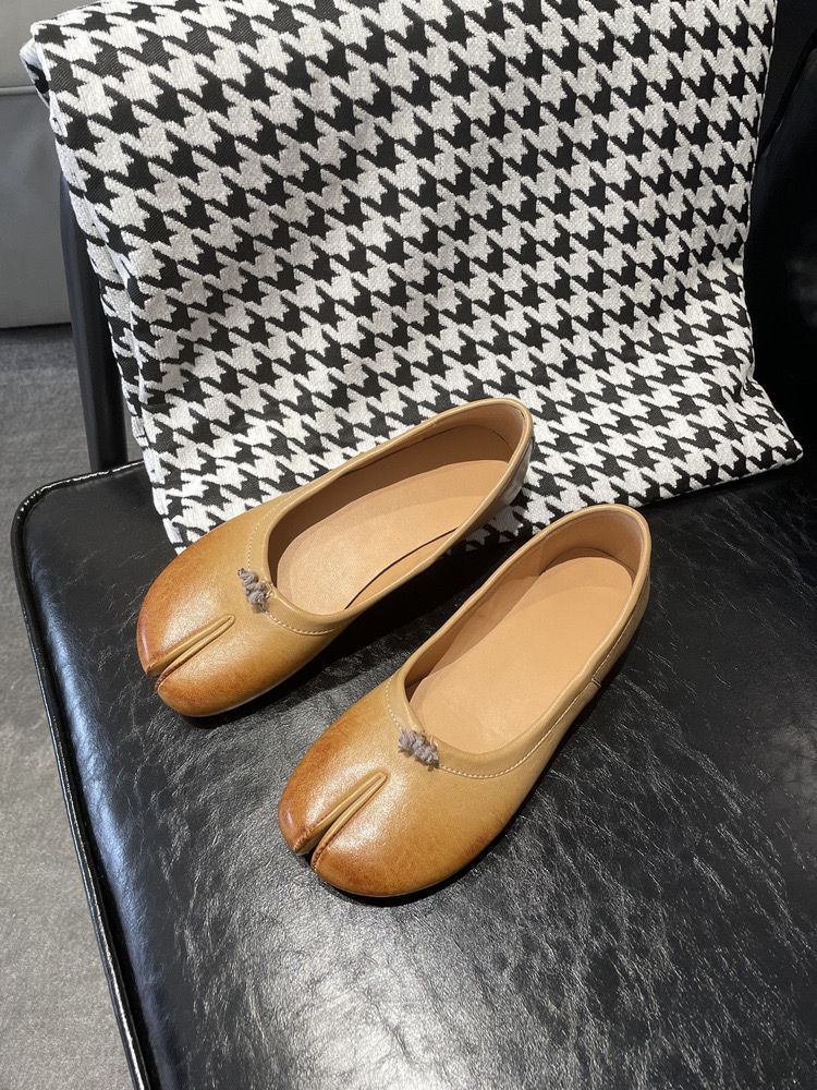 Cowhide version~ Horse leather washed split-toe shoes women s light mouth retro old silver pig s trotters single shoes ballet shoes new 40
Cowhide version~ Horse leather washed split-toe shoes women s light mouth retro old silver pig s trotters single shoes ballet shoes new 40