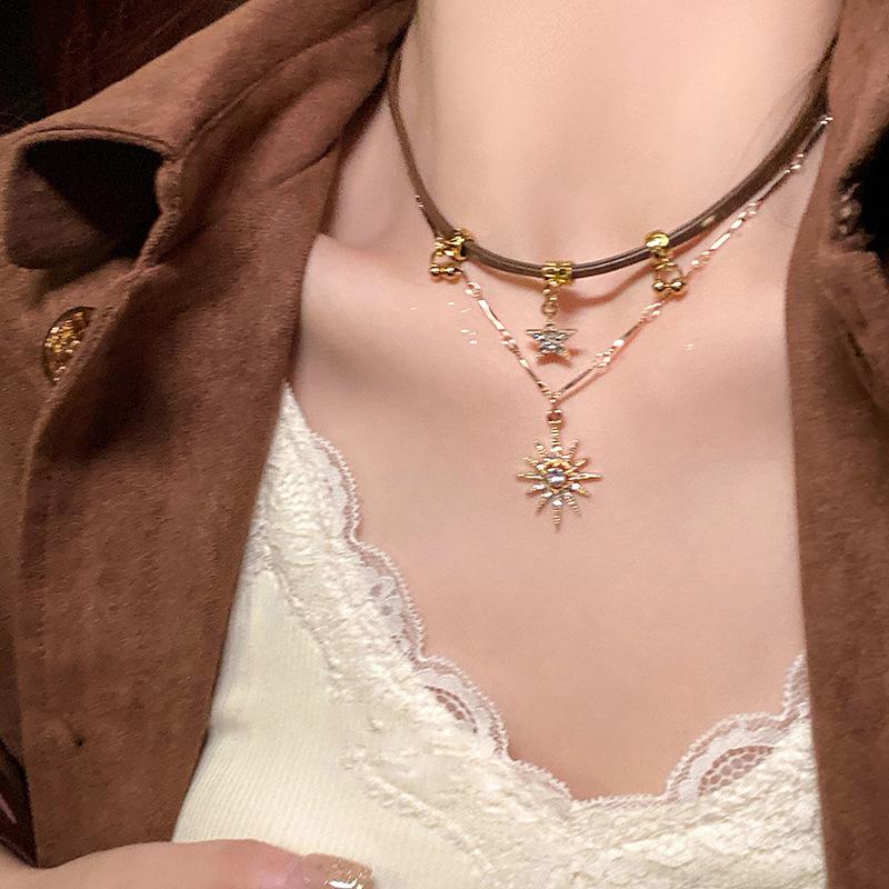 Maillard Sweet And Spicy Двухслойное звездное ожерелье Женское Американское Ретро Универсальные Премиум Аксессуары Нишевый Дизайн Ключица
Maillard Sweet And Spicy Двухслойное звездное ожерелье Женское Американское Ретро Универсальные Премиум Аксессуары Нишевый Дизайн Ключица