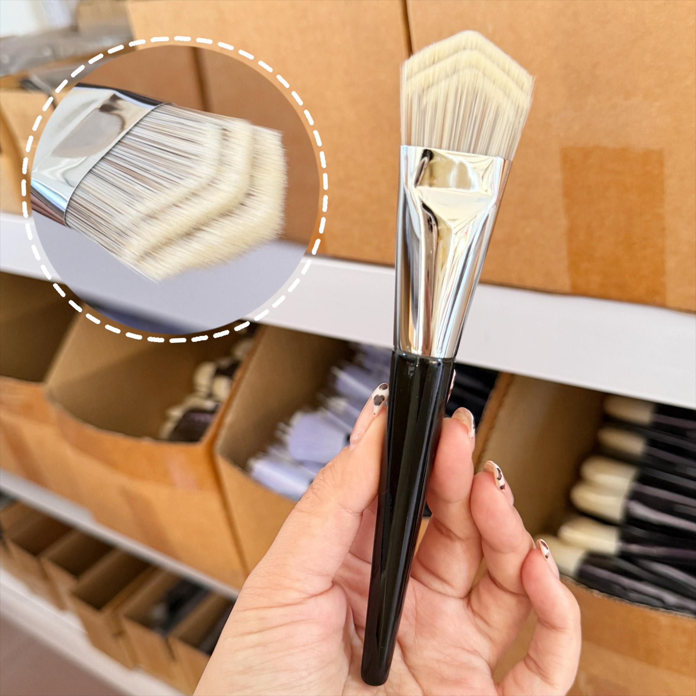 FOUNDATION OPTIMIZING BRUSH Unique Shape Synthetic Hair Makeup Brush for Liquid Cream Foundation
FOUNDATION OPTIMIZING BRUSH Unique Shape Synthetic Hair Makeup Brush for Liquid Cream Foundation