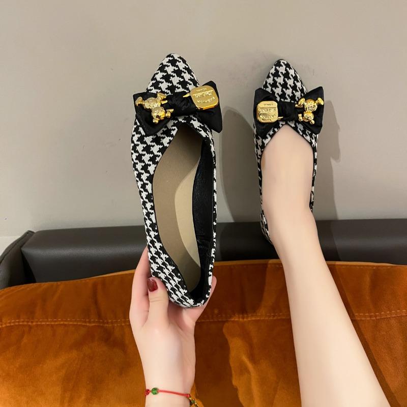 Модные женские туфли-лодочки с острым носком, легкие, с бантом, повседневные лоферы, лето 2025, дизайнерские, новые, неглубокие кроссовки, женские zapatos de mujer 35 чёрный
Модные женские туфли-лодочки с острым носком, легкие, с бантом, повседневные лоферы, лето 2025, дизайнерские, новые, неглубокие кроссовки, женские zapatos de mujer 35 чёрный