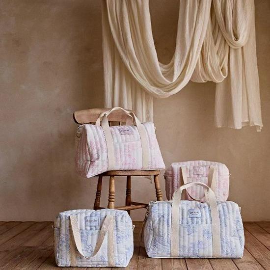 Містка квіткова сумка-тоут для мами: Багатофункціональна дорожня та лікарняна сумка для мами та дитини
Містка квіткова сумка-тоут для мами: Багатофункціональна дорожня та лікарняна сумка для мами та дитини