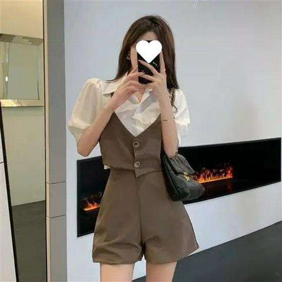 2026 Summer Stylish Two-Piece: Spliced Vest Top & High-Waisted Wide-Leg Shorts S (suggested 80-95 jin)
2026 Summer Stylish Two-Piece: Spliced Vest Top & High-Waisted Wide-Leg Shorts S (suggested 80-95 jin)