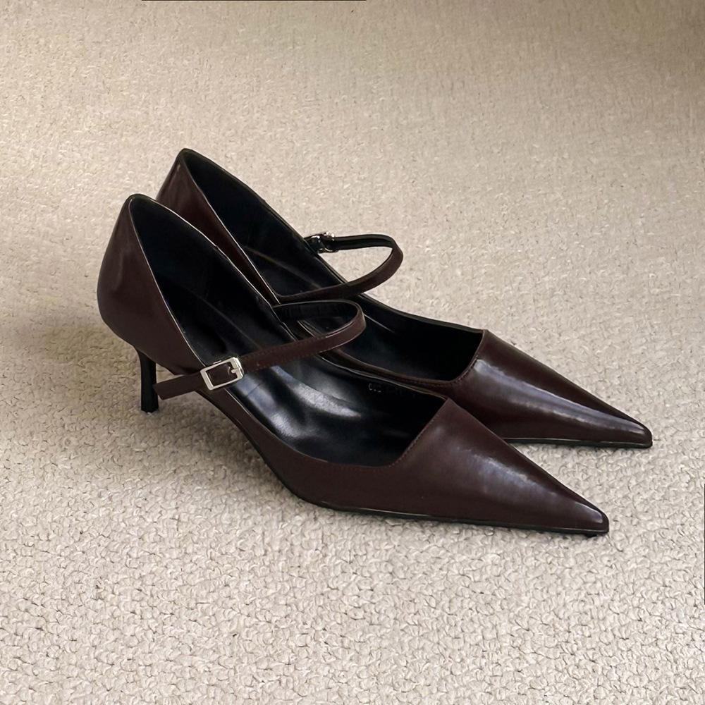 2025 autumn new imperial sister style beautiful high heels pointed hollow one-word buckle strap thin heel shallow mouth single shoes women 40
2025 autumn new imperial sister style beautiful high heels pointed hollow one-word buckle strap thin heel shallow mouth single shoes women 40