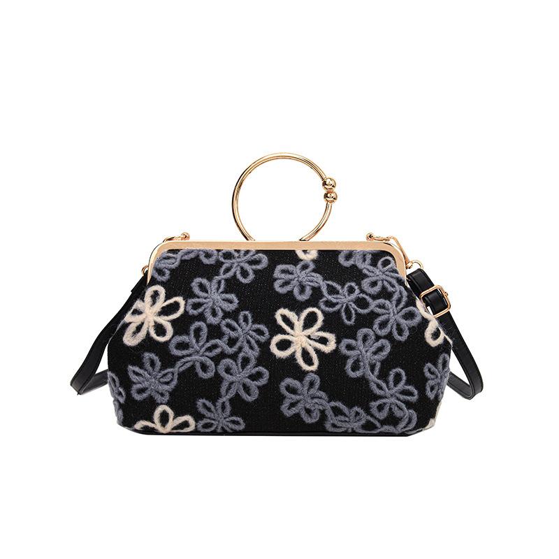High-quality simple embroidered handbag autumn and winter new national style contrasting color chain women s shoulder messenger bag bag чорний
High-quality simple embroidered handbag autumn and winter new national style contrasting color chain women s shoulder messenger bag bag чорний