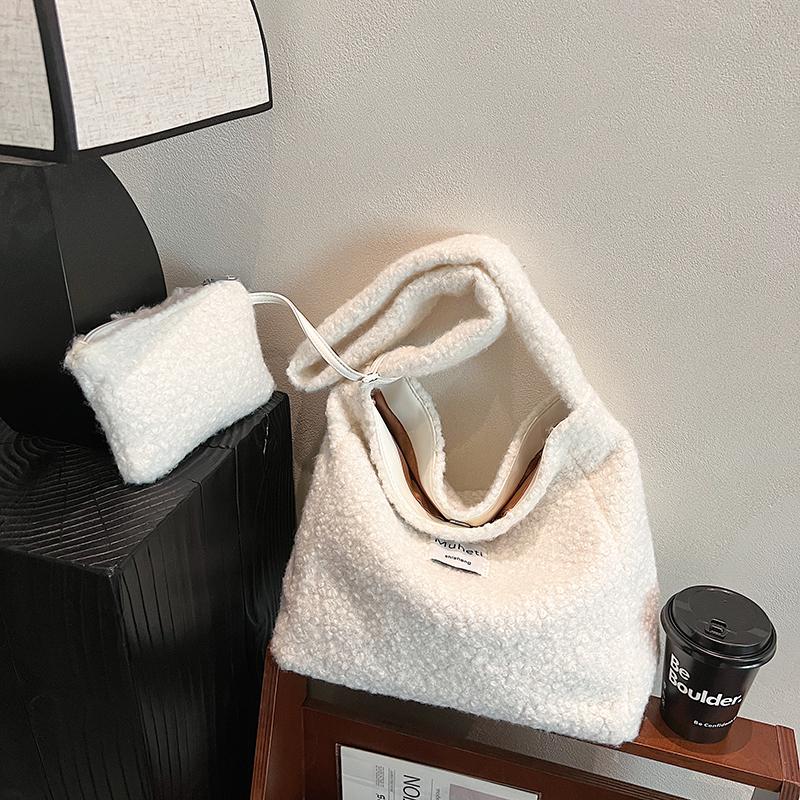 Retro Women s Lamb Wool Handbag Autumn Winter New Large Capacity Plush One Shoulder Bags Casual Versatile Tote Bag Small Purse (20cm<Max Length<30cm) білий
Retro Women s Lamb Wool Handbag Autumn Winter New Large Capacity Plush One Shoulder Bags Casual Versatile Tote Bag Small Purse (20cm<Max Length<30cm) білий