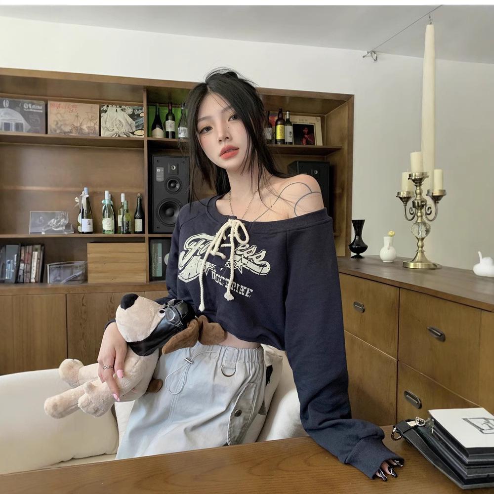 Women s Vintage Korean Style Sweatshirt - Printed Long Sleeve, Loose Fit, Spring 2025 Collection M (under 100 jin)
Women s Vintage Korean Style Sweatshirt - Printed Long Sleeve, Loose Fit, Spring 2025 Collection M (under 100 jin)