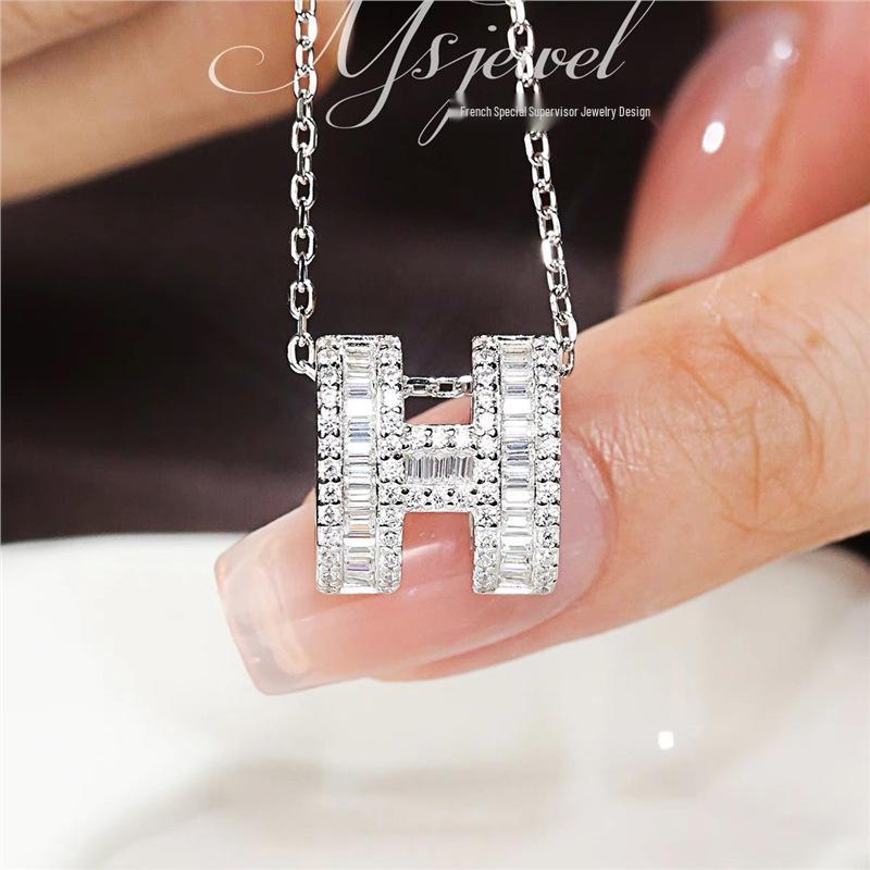 Elegant Luxury H Necklace with Micro-Pave Diamonds - Stylish European & American Design Clavicle Chain for Women Standard
Elegant Luxury H Necklace with Micro-Pave Diamonds - Stylish European & American Design Clavicle Chain for Women Standard