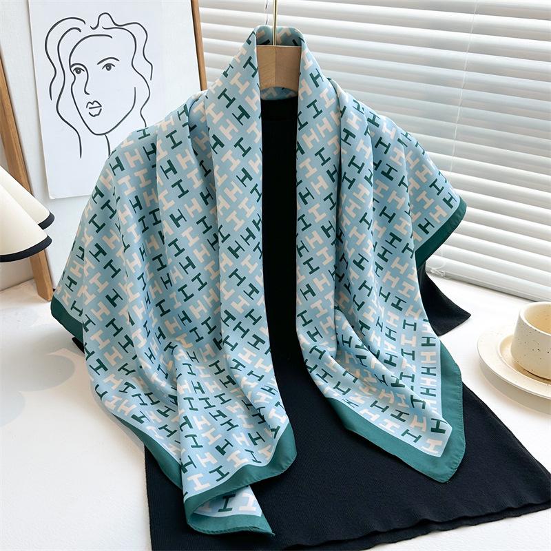 Полосатый твиловый шелковый шарф: Большой квадратный платок и солнцезащитный дорожный головной платок - 90 см, идеально подходит для весны и осени 90x90cm
Полосатый твиловый шелковый шарф: Большой квадратный платок и солнцезащитный дорожный головной платок - 90 см, идеально подходит для весны и осени 90x90cm