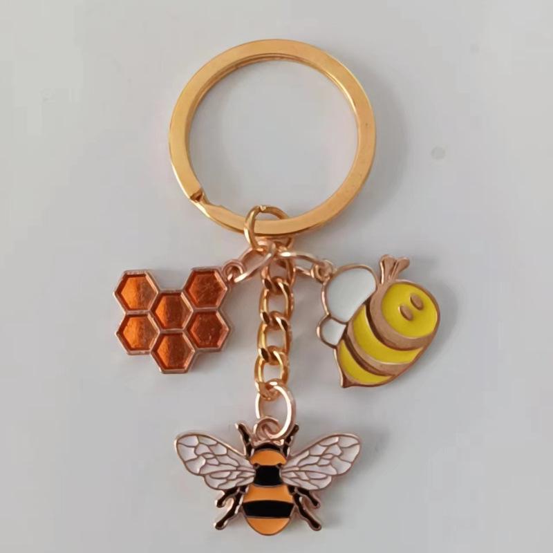 Cartoon Bee Honeycomb Keychain Pendant золотой
Cartoon Bee Honeycomb Keychain Pendant золотой