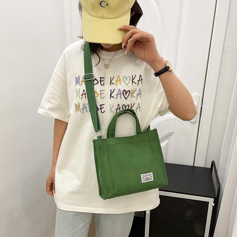 Женская вельветовая сумка через плечо 2023 года, маленькая квадратная сумка в корейском лесном стиле
Женская вельветовая сумка через плечо 2023 года, маленькая квадратная сумка в корейском лесном стиле