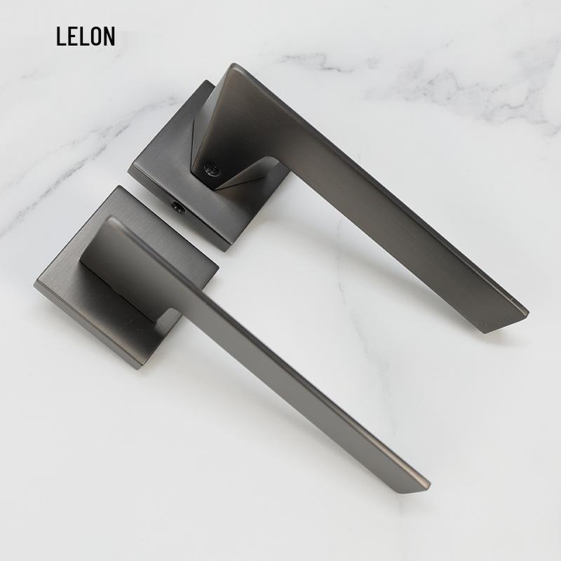 Modern Minimalist Magnetic Square Handle Silent Indoor Door Lock, Brushed Gray, with Key
Modern Minimalist Magnetic Square Handle Silent Indoor Door Lock, Brushed Gray, with Key