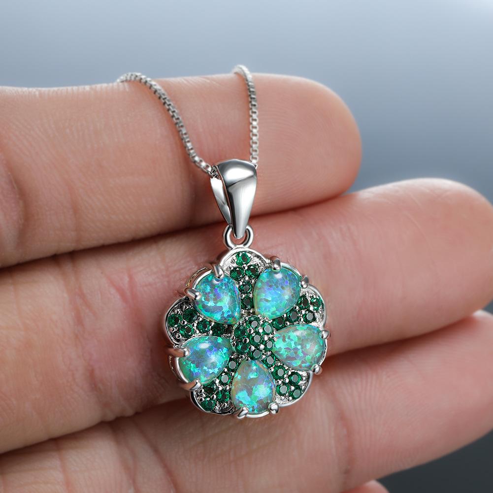European and American Fashion Green Diamond Five Petal Flower Green Necklace for Women Retro Korean Style Micro Inlaid with Zircon
European and American Fashion Green Diamond Five Petal Flower Green Necklace for Women Retro Korean Style Micro Inlaid with Zircon