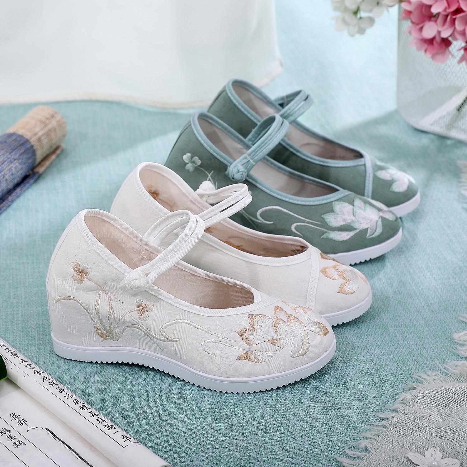 Sakura, the new inner height increase round head old Beijing cloth shoes for women with Hanfu high-heeled platform embroidered shoes 34 білий
Sakura, the new inner height increase round head old Beijing cloth shoes for women with Hanfu high-heeled platform embroidered shoes 34 білий