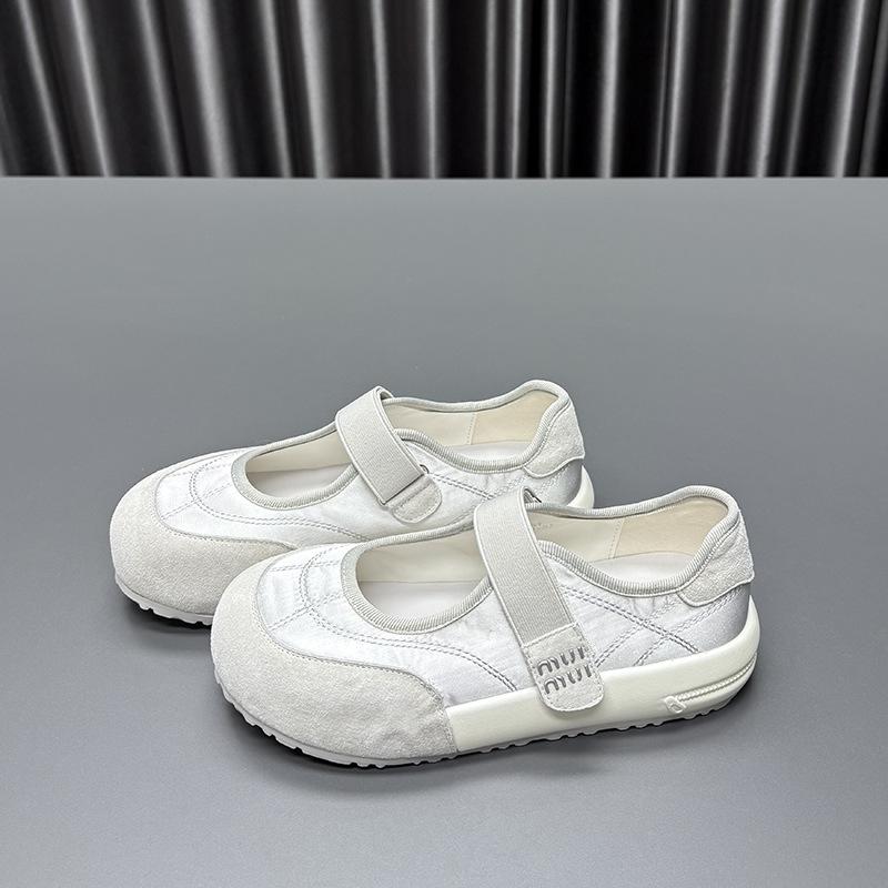Shallow mouth Mary Jane single shoes women s summer 2025 new round head thick sole cloth surface Velcro casual Forrest Gump shoes women 35
Shallow mouth Mary Jane single shoes women s summer 2025 new round head thick sole cloth surface Velcro casual Forrest Gump shoes women 35
