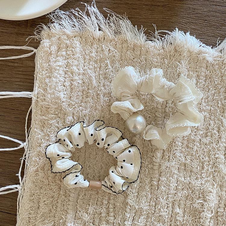 Korean Black & White Polka Dot Scrunchie with Pearls - Versatile, High Elasticity Hair Tie
Korean Black & White Polka Dot Scrunchie with Pearls - Versatile, High Elasticity Hair Tie