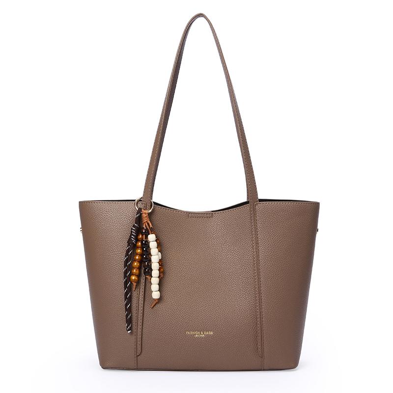 Fashionable Large Capacity Shoulder Bag Commuter Tote Bag Women s Single Shoulder Bag High Quality Vintage Leather Handbags
Fashionable Large Capacity Shoulder Bag Commuter Tote Bag Women s Single Shoulder Bag High Quality Vintage Leather Handbags