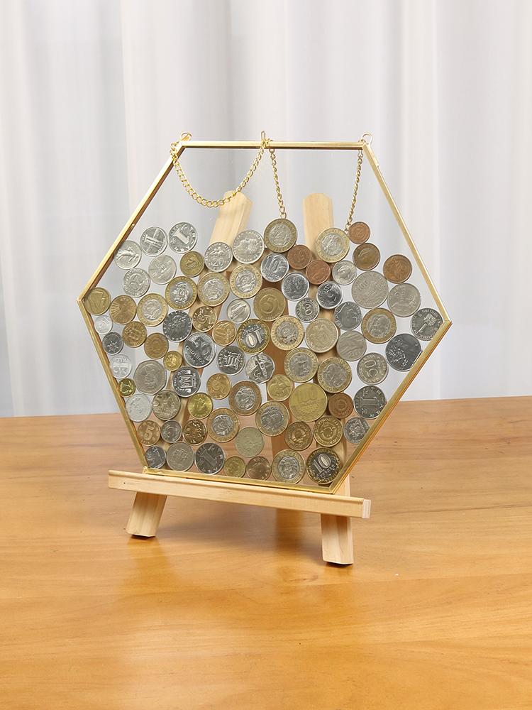 Piggy Bank Hexagonal Coin Storage Display Metal Picture Frame Glass Transparent Wall Hanging Decoration Coin Retro Picture Frame
Piggy Bank Hexagonal Coin Storage Display Metal Picture Frame Glass Transparent Wall Hanging Decoration Coin Retro Picture Frame