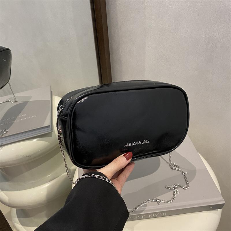 Niche Korean version of fashion messenger bag 2025 summer new solid color simple small square bag versatile shoulder bag bags чорний
Niche Korean version of fashion messenger bag 2025 summer new solid color simple small square bag versatile shoulder bag bags чорний