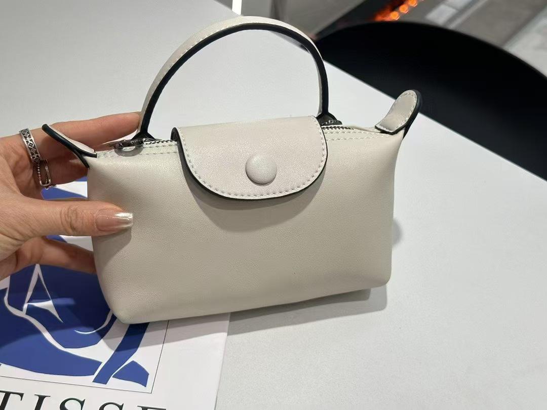 Genuine Leather Women s Mini Crossbody Handbag – Creative Fashion Dumpling Design 19cm long, 5cm wide, 10cm high
Genuine Leather Women s Mini Crossbody Handbag – Creative Fashion Dumpling Design 19cm long, 5cm wide, 10cm high