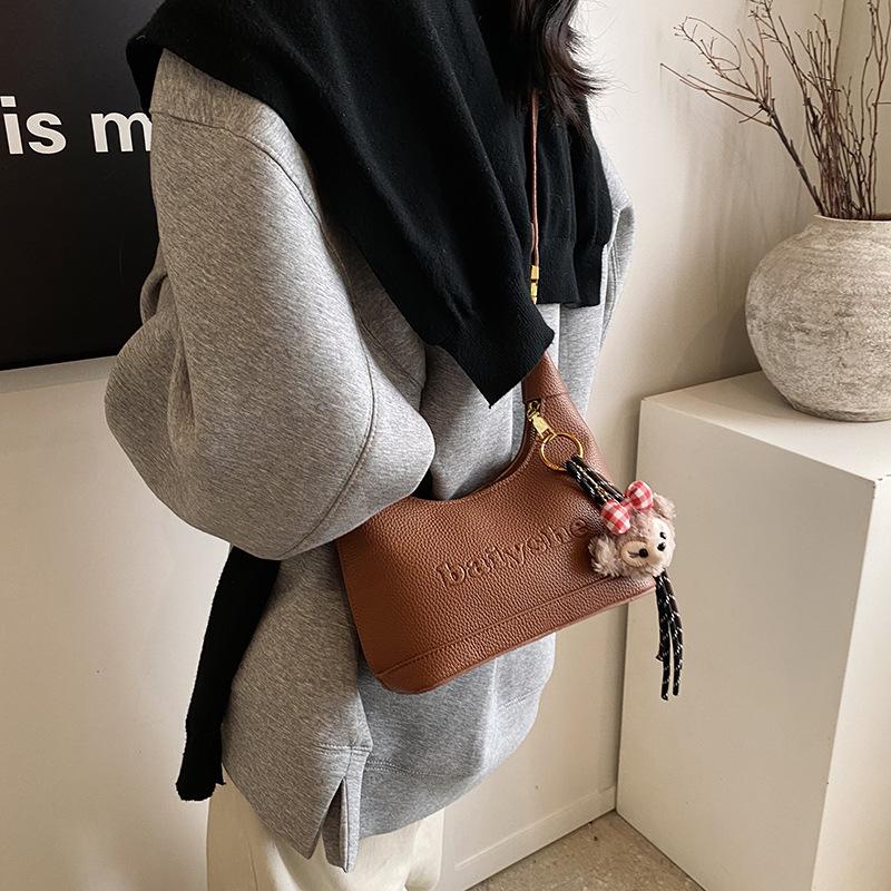 2025 new Maillard hand carry women s bag commuter casual fashion retro trend shoulder messenger bag 20.5*10*21
2025 new Maillard hand carry women s bag commuter casual fashion retro trend shoulder messenger bag 20.5*10*21