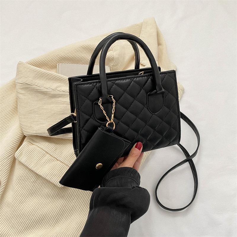 Сумка женская 2024 осень новая мода простая маленькая квадратная сумка повседневная сумка через плечо женская портативная сумка через плечо чёрный