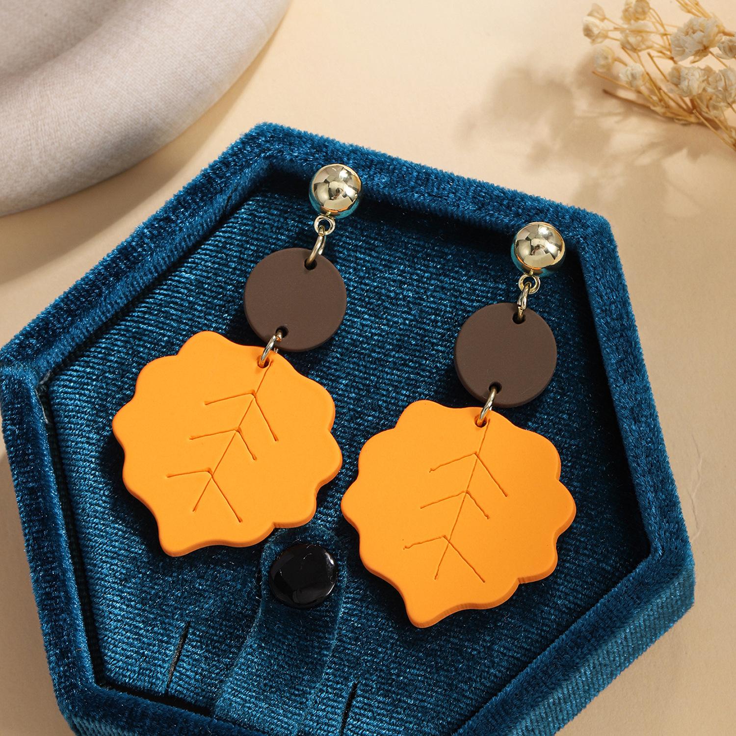 Acrylic Autumn Big Maple Leaf Abc Letter Geometric Markings Temperament Fashion Female Maple Leaf Stud Earrings
Acrylic Autumn Big Maple Leaf Abc Letter Geometric Markings Temperament Fashion Female Maple Leaf Stud Earrings