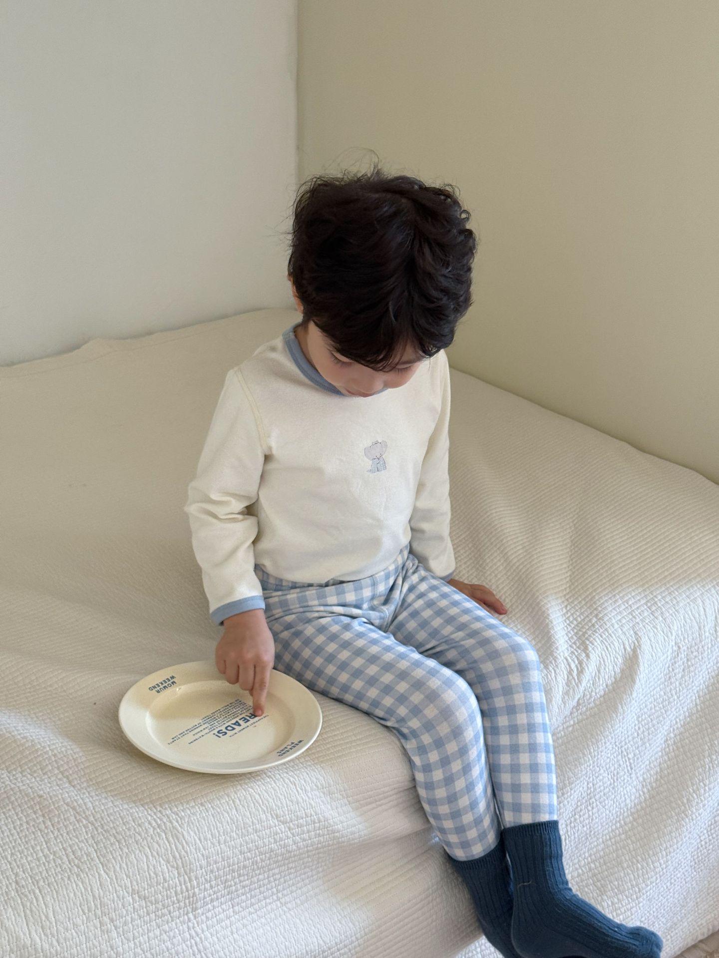 Children s Autumn/Winter Class A Boneless Cartoon Homewear Set – Boys and Girls Pajamas with Long Johns 130 cm
Children s Autumn/Winter Class A Boneless Cartoon Homewear Set – Boys and Girls Pajamas with Long Johns 130 cm