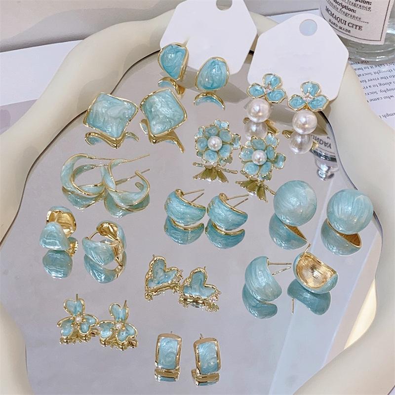 Fresh wind blue oil drop earrings simple stud earrings high sense fashion versatile temperament earrings 
Fresh wind blue oil drop earrings simple stud earrings high sense fashion versatile temperament earrings