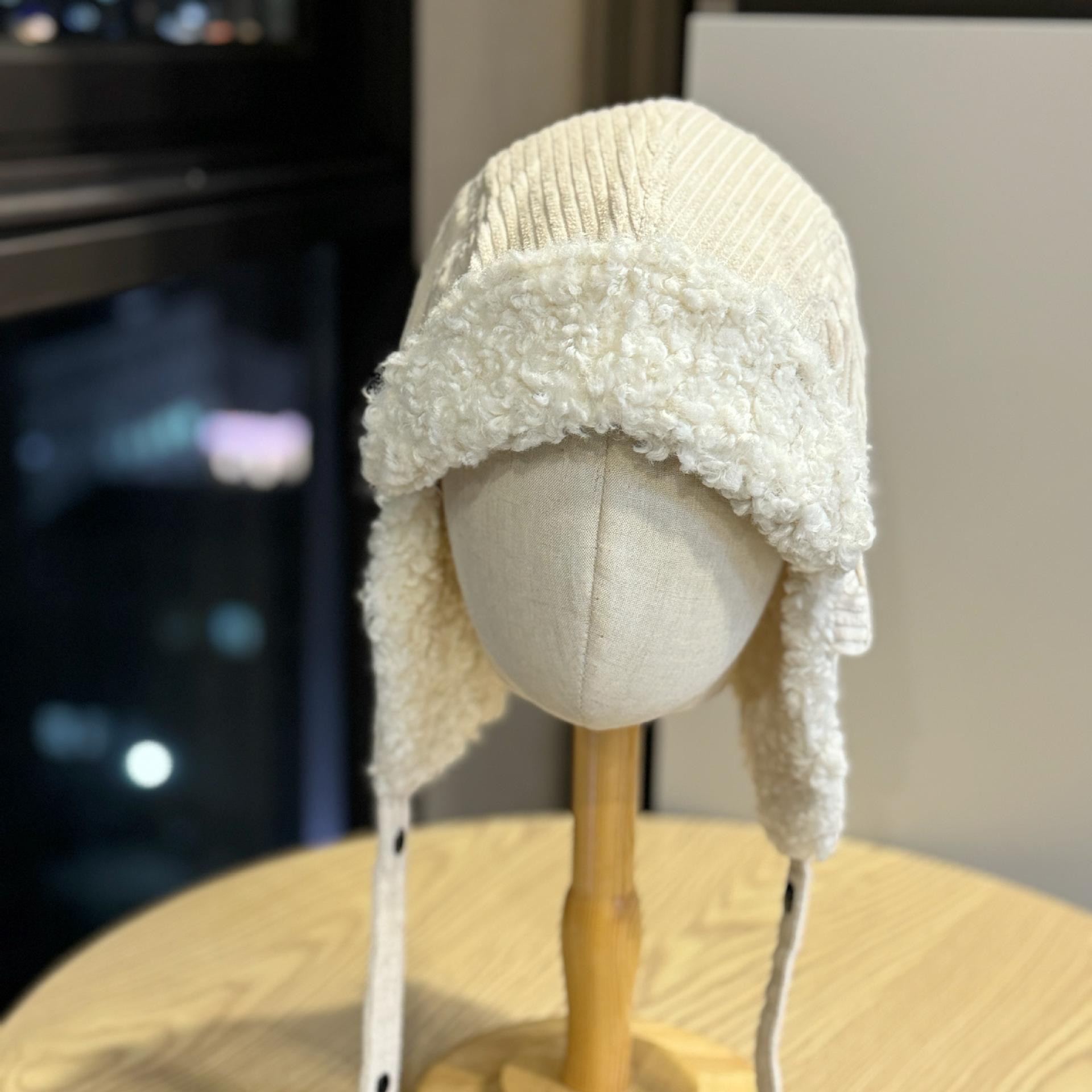 Korean-style retro corduroy aviator hat for women, winter fleece-lined and thickened, with ear protection, suitable for men, outdoor cycling inner Adult54-60Average Size бежевый
Korean-style retro corduroy aviator hat for women, winter fleece-lined and thickened, with ear protection, suitable for men, outdoor cycling inner Adult54-60Average Size бежевый
