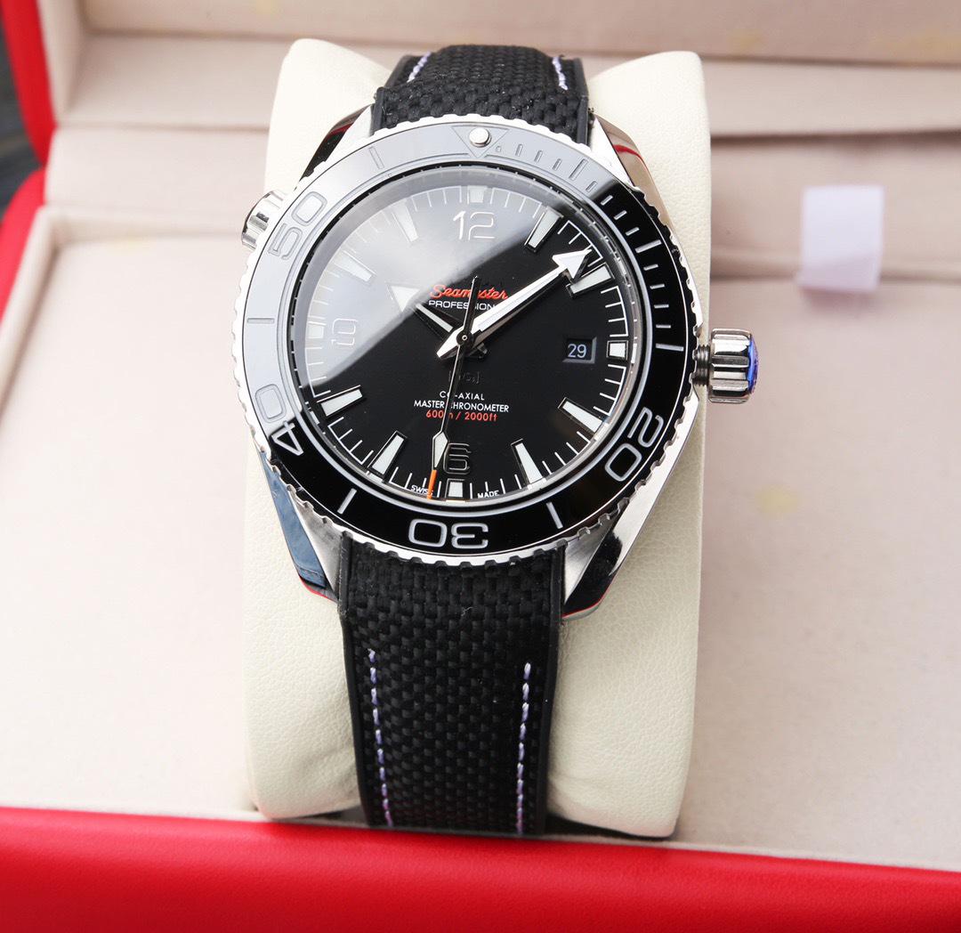 Годинник для дайвінгу Seahorse 600 м з помаранчевим гумовим та браслетом з нержавіючої сталі, повністю автоматична механіка від Dennylo. 43mm Diameter
Годинник для дайвінгу Seahorse 600 м з помаранчевим гумовим та браслетом з нержавіючої сталі, повністю автоматична механіка від Dennylo. 43mm Diameter