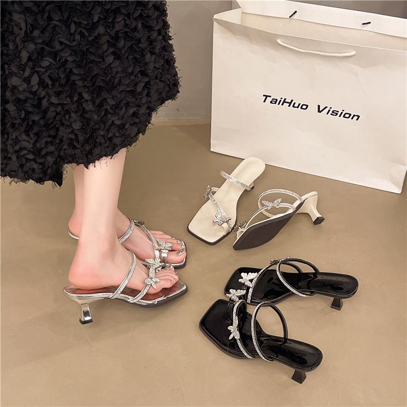 Summer women s butterfly beautiful one-pedal high-heeled slippers 2025 new fairy rhinestone crystal sandals 40 чорний
Summer women s butterfly beautiful one-pedal high-heeled slippers 2025 new fairy rhinestone crystal sandals 40 чорний