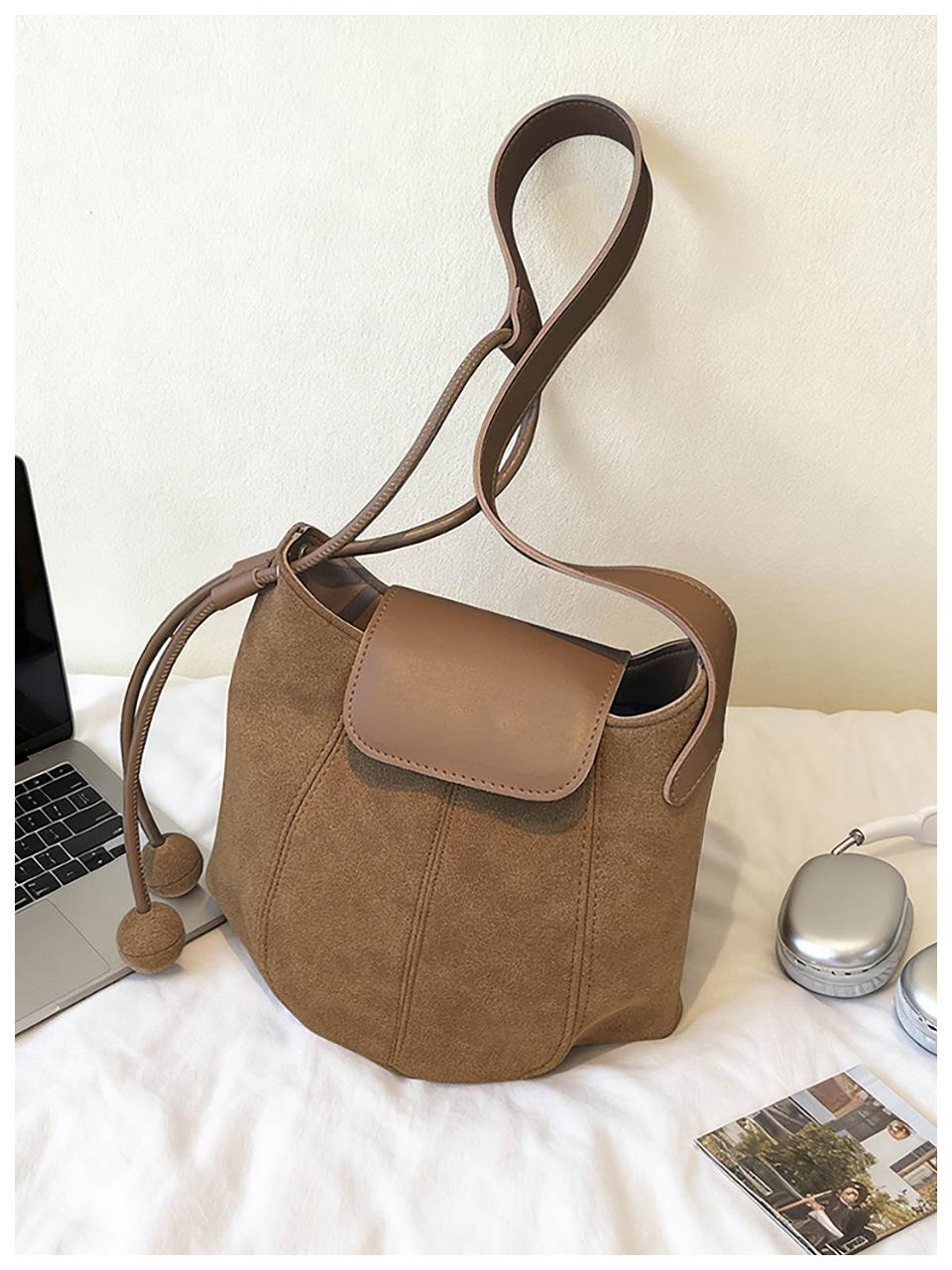 Matte Pumpkin Crossbody Bag Women Vintage Bucket Shoulder Bag for Autumn Winter Comfortable and Versatile Texture Bucket Bag коричневый
Matte Pumpkin Crossbody Bag Women Vintage Bucket Shoulder Bag for Autumn Winter Comfortable and Versatile Texture Bucket Bag коричневый