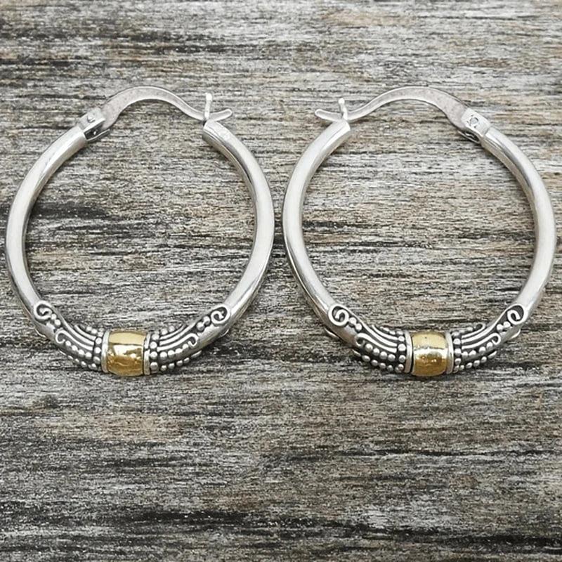 Huitan Vintage Two Tone Hoop Earrings for Women Bohemia Style Female Circle Earrings Metallic Daily Wear Minimalist Gift Zircon
Huitan Vintage Two Tone Hoop Earrings for Women Bohemia Style Female Circle Earrings Metallic Daily Wear Minimalist Gift Zircon