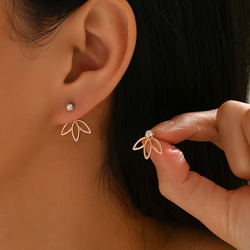 Korean Copper Color Flower Stud Earrings For Women Girls Simple Metal Petals Leaves Small Earrings Zircon Accessories золотий
Korean Copper Color Flower Stud Earrings For Women Girls Simple Metal Petals Leaves Small Earrings Zircon Accessories золотий