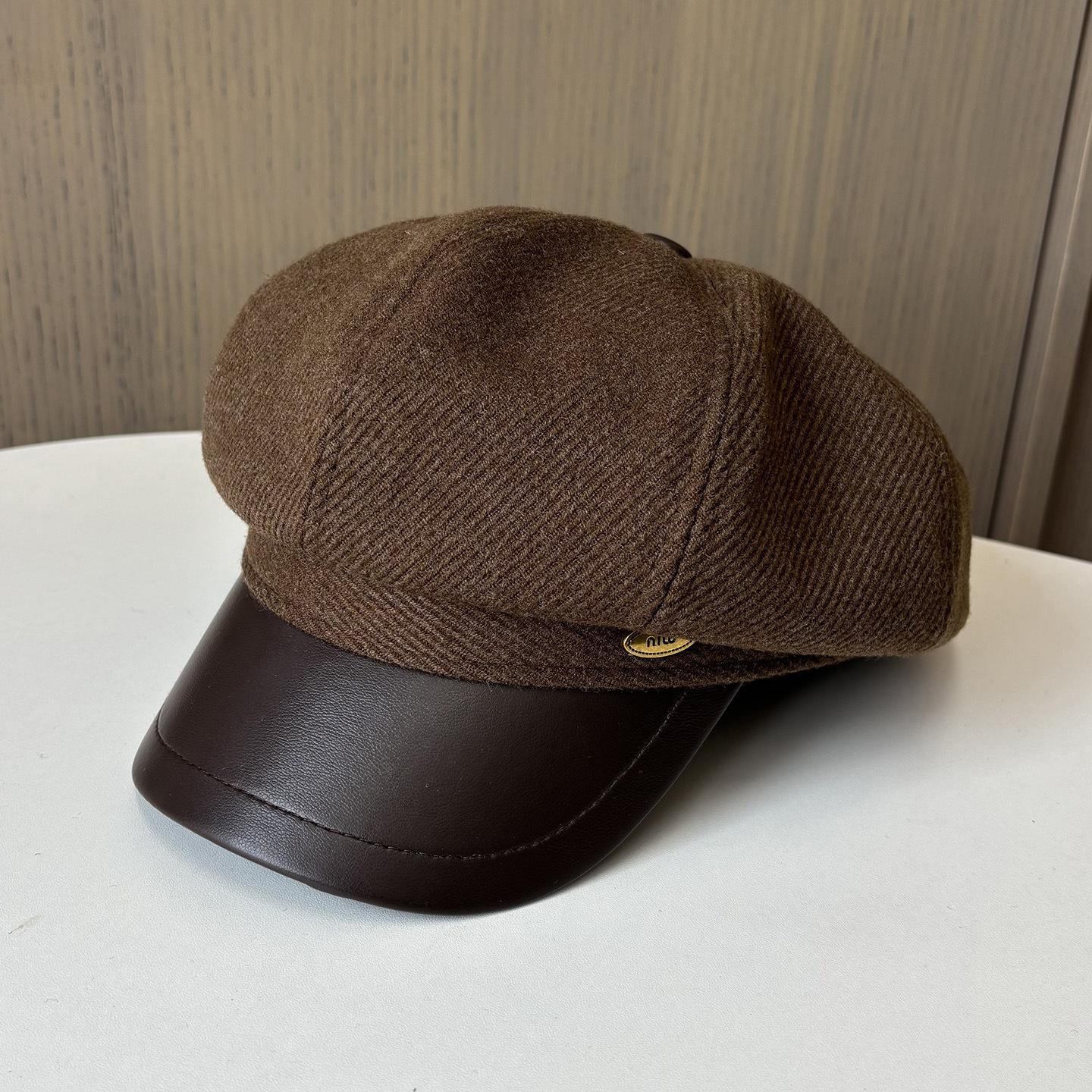 Metal Standard Leather Brim Splicing Woolen Octagonal Hat Female British Style Retro Casual Painter Hat Tide M(56-58cm) кавовий
Metal Standard Leather Brim Splicing Woolen Octagonal Hat Female British Style Retro Casual Painter Hat Tide M(56-58cm) кавовий