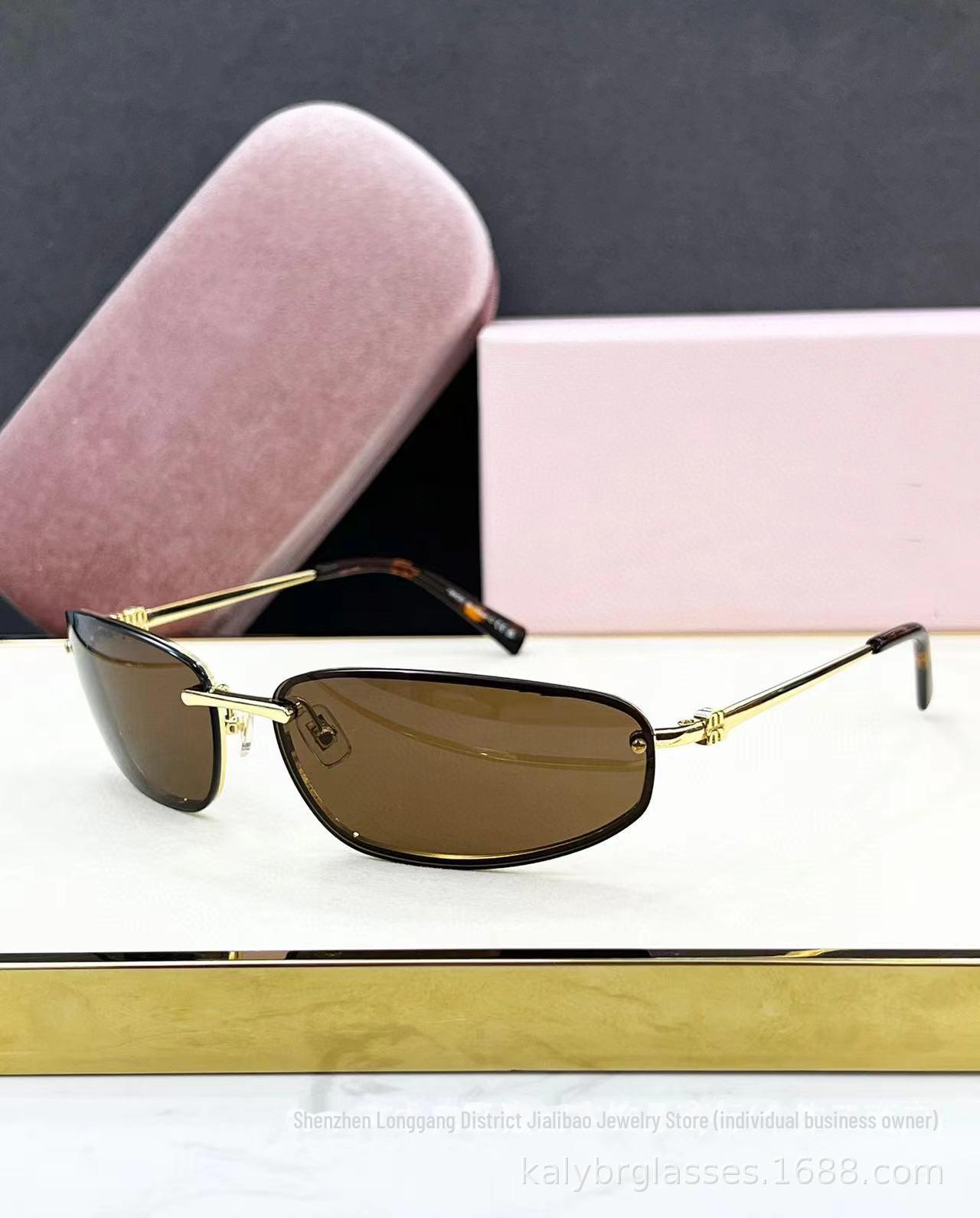 Солнцезащитные очки MM s Premium Round Frame Narrow - Милый стиль знаменитостей для более стройного лица MUA50S 68-16-131
Солнцезащитные очки MM s Premium Round Frame Narrow - Милый стиль знаменитостей для более стройного лица MUA50S 68-16-131